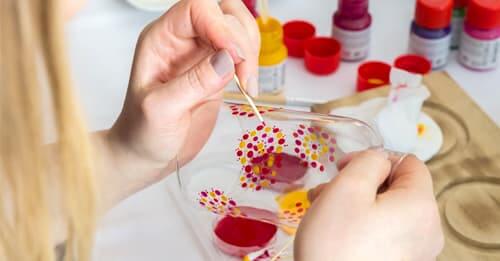 Pintar vidro à mão, passo a passo