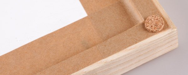 Remata os emolduramentos com fita gomada