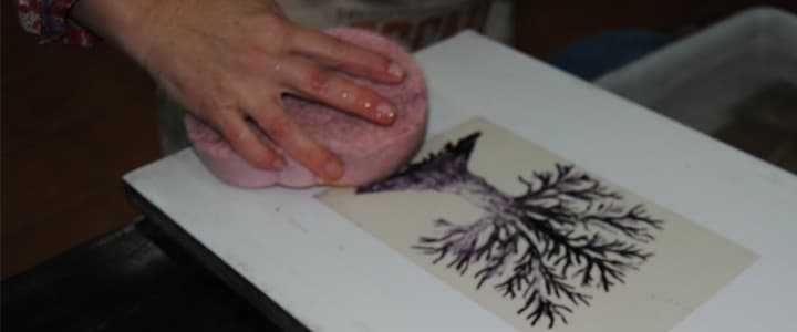 Como usar placas de poliéster em litografia