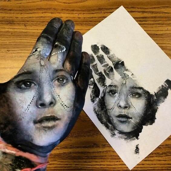 Russell Powell e a sua incrível pintura de mãos 5 artista pinta retratos famosos en manos TOTENART5 1