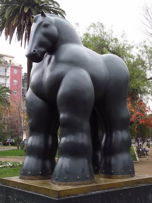 A pomba da paz de Botero 4 1200px 2017 Santiago de Chile El Caballo Escultura de Fernando Botero Parque Forestal