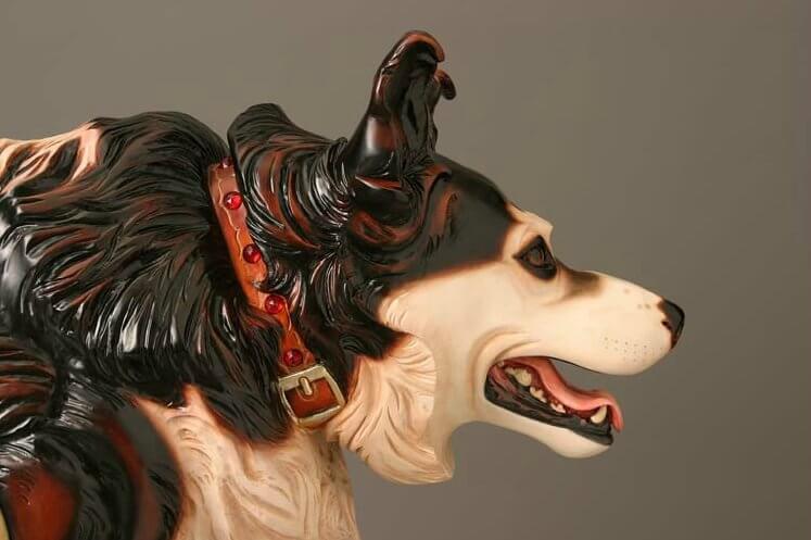 Ladra! Esculturas caninas em madeira