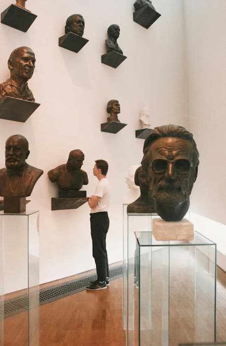 dia-museos-escultura-totenart.com